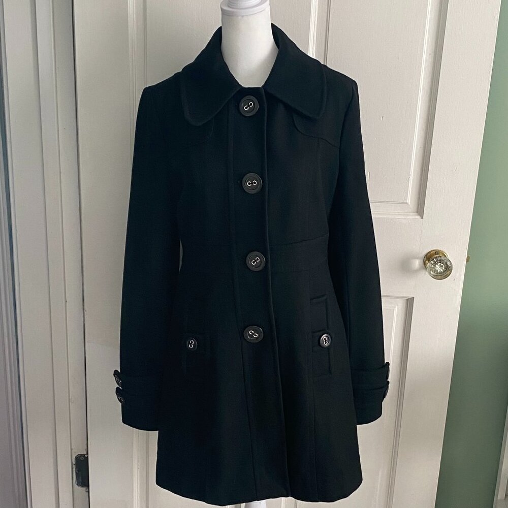 Classic Tulle Black Wool Coat with Large Button Detail — Timeless & Warm